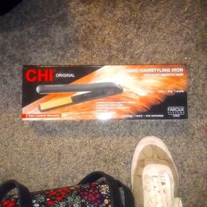 Nwt chi hair straightner